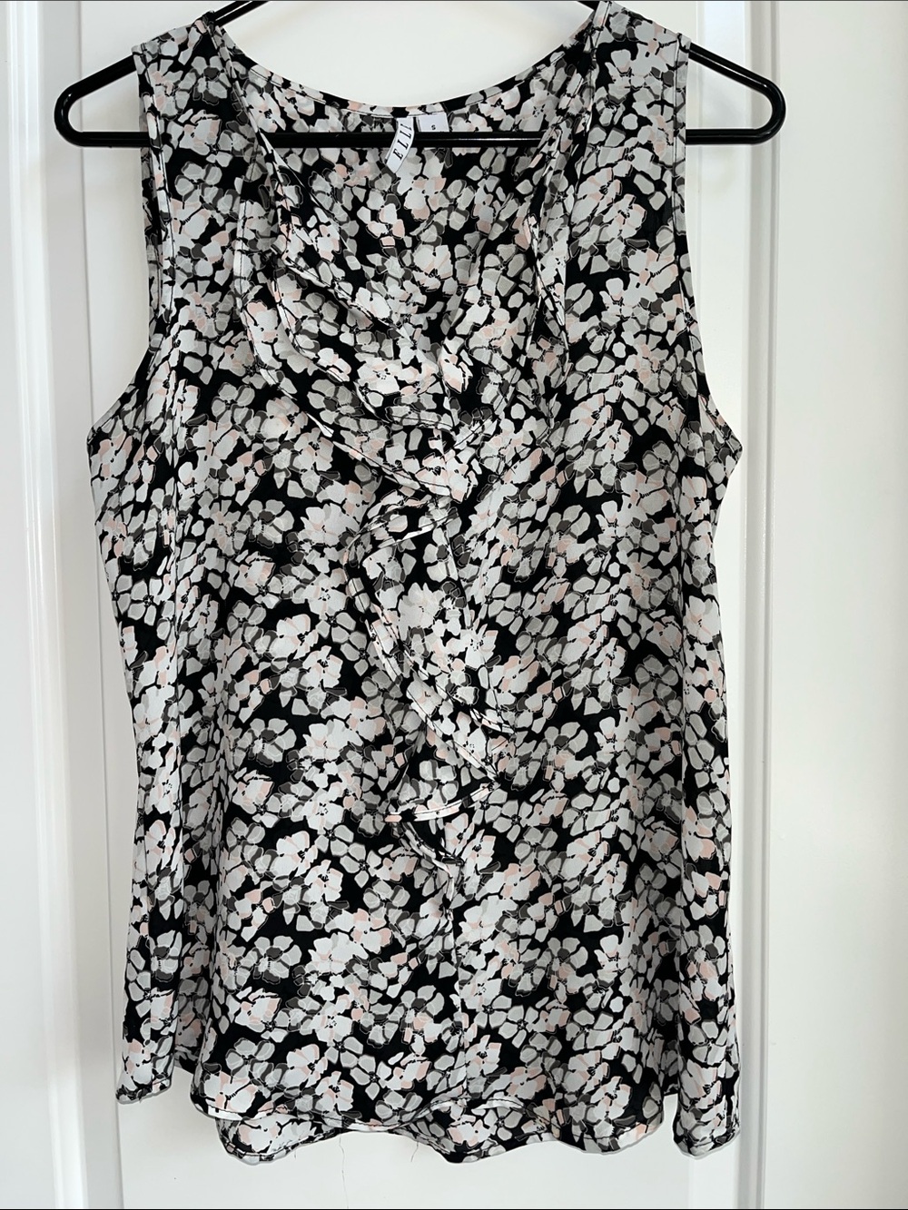 ELLE Sleeveless Cascading Ruffle Front Floral Print Blouse Black Pink White Sz S